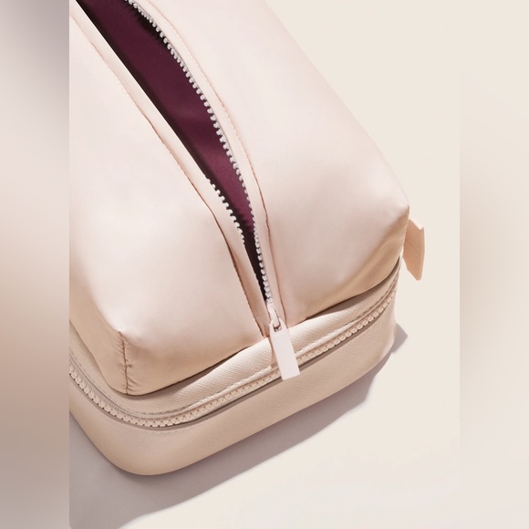 New Rare Beauty Puffy Toiletry Bag - Picture 16 of 17